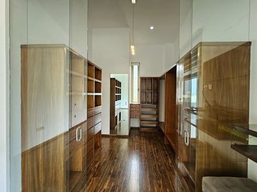 LAS CAÑADAS CASA EN VENTA FRENTE AL COLEGIO ALEMAN CON ALBERCA
