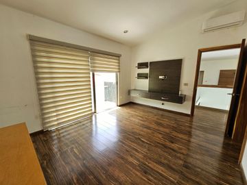 LAS CAÑADAS CASA EN VENTA FRENTE AL COLEGIO ALEMAN CON ALBERCA