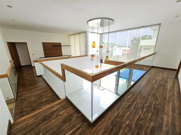 LAS CAÑADAS CASA EN VENTA FRENTE AL COLEGIO ALEMAN CON ALBERCA