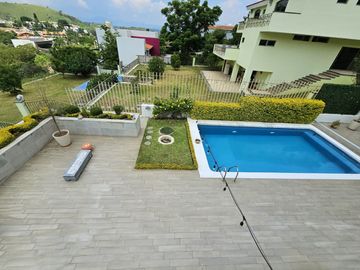 LAS CAÑADAS CASA EN VENTA FRENTE AL COLEGIO ALEMAN CON ALBERCA