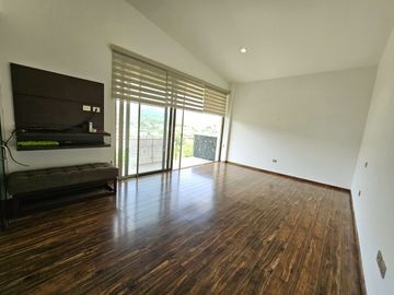 LAS CAÑADAS CASA EN VENTA FRENTE AL COLEGIO ALEMAN CON ALBERCA
