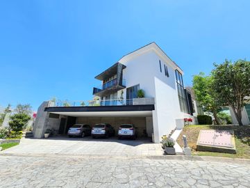 LAS CAÑADAS CASA EN VENTA FRENTE AL COLEGIO ALEMAN CON ALBERCA