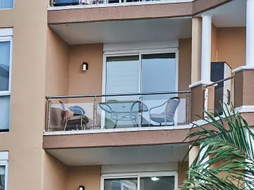 VENDEDOR MOTIVADO Condominio en venta Portofino, vista a la marina. Turn-key deal