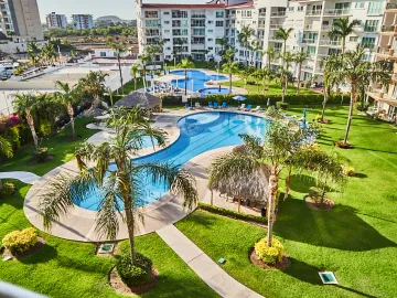 VENDEDOR MOTIVADO Condominio en venta Portofino, vista a la marina. Turn-key deal