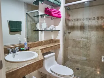 VENDEDOR MOTIVADO Condominio en venta Portofino, vista a la marina. Turn-key deal
