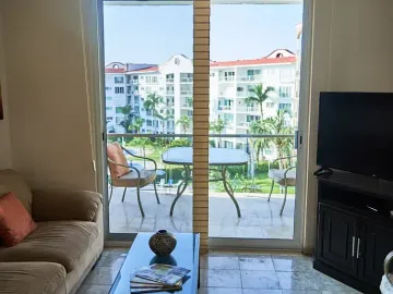 VENDEDOR MOTIVADO Condominio en venta Portofino, vista a la marina. Turn-key deal