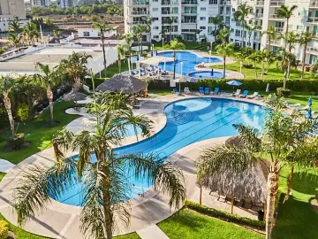 VENDEDOR MOTIVADO Condominio en venta Portofino, vista a la marina. Turn-key deal