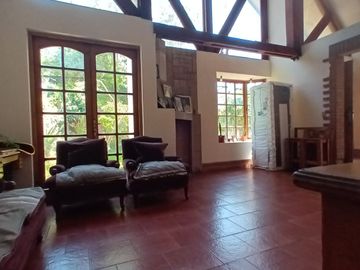 Casa dos pisos, 5 dormitorios, 4 baños 638/167