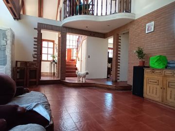 Casa dos pisos, 5 dormitorios, 4 baños 638/167