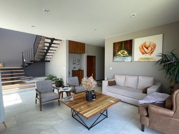 Moderna casa en Hacienda San Antonio, Metepec.