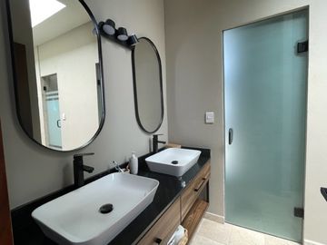 Moderna casa en Hacienda San Antonio, Metepec.