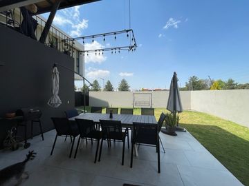 Moderna casa en Hacienda San Antonio, Metepec.