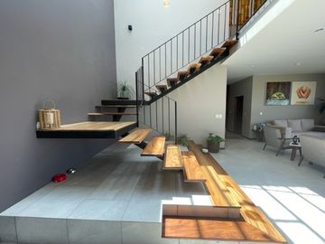 Moderna casa en Hacienda San Antonio, Metepec.