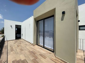 Moderna casa en Hacienda San Antonio, Metepec.