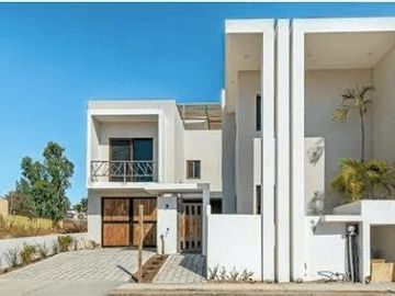Casa con roof top, alberca y patio, venta en El Tezal, Cabo san Lucas.