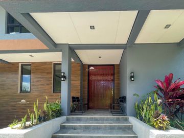 Corner House and Lot for Sale in Tagaytay at Windsor Heights