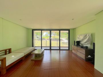 Corner House and Lot for Sale in Tagaytay at Windsor Heights