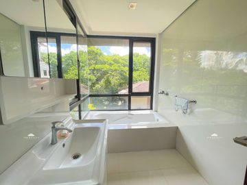 Corner House and Lot for Sale in Tagaytay at Windsor Heights