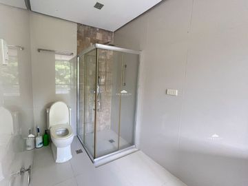 Corner House and Lot for Sale in Tagaytay at Windsor Heights