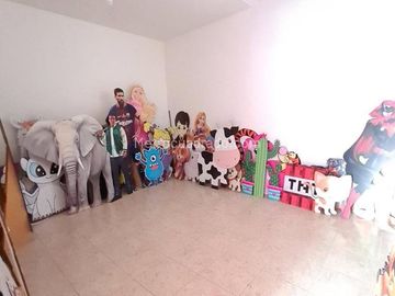 VENTA CASA  DOS PISOS ESQUINERA CON LOCALES BARRIO ALAMEDA