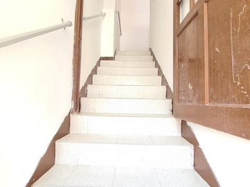 VENTA CASA  DOS PISOS ESQUINERA CON LOCALES BARRIO ALAMEDA