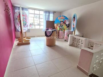 VENTA CASA  DOS PISOS ESQUINERA CON LOCALES BARRIO ALAMEDA