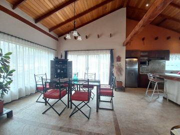 VILLA DE UNA PLANTA CON AREA VERDE EN VENTA SECTOR CRUCE DE EL CEBOLLAR
