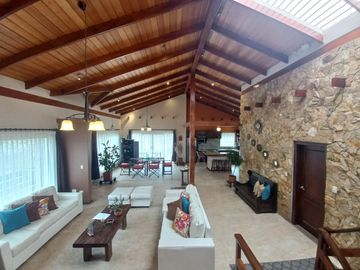 VILLA DE UNA PLANTA CON AREA VERDE EN VENTA SECTOR CRUCE DE EL CEBOLLAR