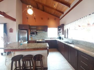 VILLA DE UNA PLANTA CON AREA VERDE EN VENTA SECTOR CRUCE DE EL CEBOLLAR