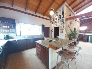 VILLA DE UNA PLANTA CON AREA VERDE EN VENTA SECTOR CRUCE DE EL CEBOLLAR