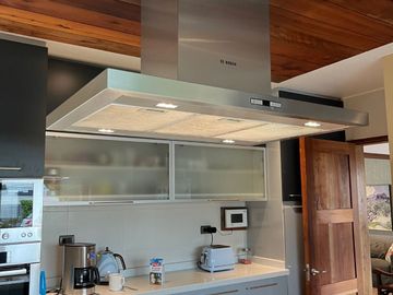 MARAVILLOSA CASA EN LOS BOSQUES DE CHICUREO, IMPERDIBLE OPORTUNIDAD