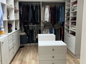 MARAVILLOSA CASA EN LOS BOSQUES DE CHICUREO, IMPERDIBLE OPORTUNIDAD