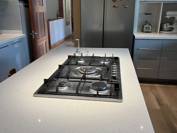 MARAVILLOSA CASA EN LOS BOSQUES DE CHICUREO, IMPERDIBLE OPORTUNIDAD