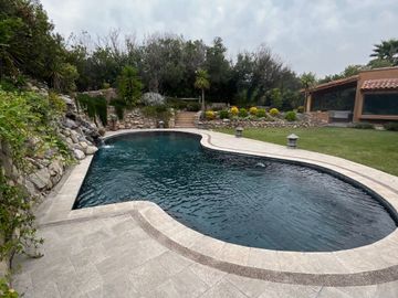 MARAVILLOSA CASA EN LOS BOSQUES DE CHICUREO, IMPERDIBLE OPORTUNIDAD