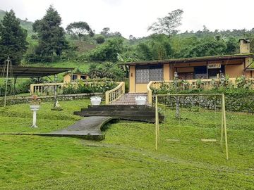 Pallatanga, Venta de Excelente Finca con Casa de Campo y Variada Plantación 1 Ha