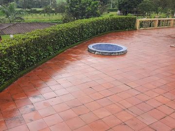 Pallatanga, Venta de Excelente Finca con Casa de Campo y Variada Plantación 1 Ha
