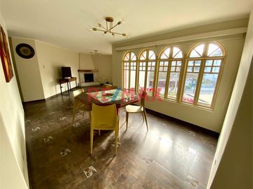 ID: 1060057  HERMOSO DEPARTAMENTO 100m2+AIRES 96m2 +COCHERA‼️ Con vista a la calle- San Borja
