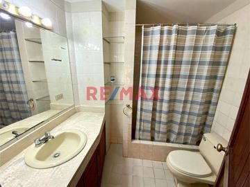 ID: 1060057  HERMOSO DEPARTAMENTO 100m2+AIRES 96m2 +COCHERA‼️ Con vista a la calle- San Borja