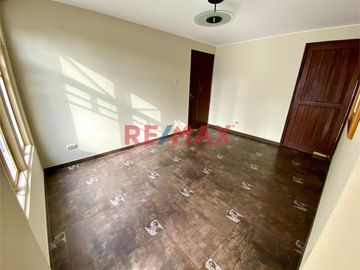 ID: 1060057  HERMOSO DEPARTAMENTO 100m2+AIRES 96m2 +COCHERA‼️ Con vista a la calle- San Borja