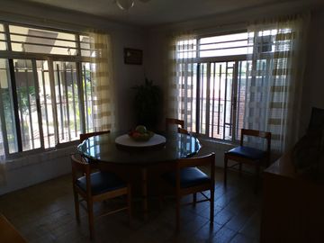 Casa sola de 4 recamaras con alberca  en Burgos Cuernavaca, Temixco, Mor.