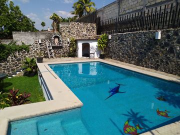 Casa sola de 4 recamaras con alberca  en Burgos Cuernavaca, Temixco, Mor.