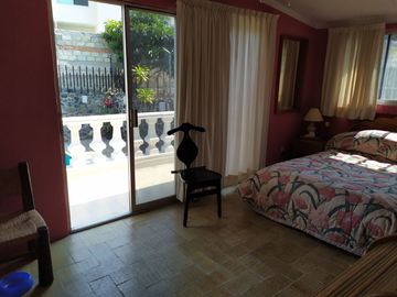 Casa sola de 4 recamaras con alberca  en Burgos Cuernavaca, Temixco, Mor.