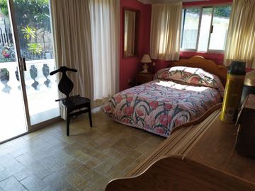 Casa sola de 4 recamaras con alberca  en Burgos Cuernavaca, Temixco, Mor.