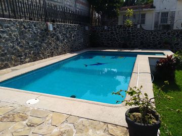 Casa sola de 4 recamaras con alberca  en Burgos Cuernavaca, Temixco, Mor.