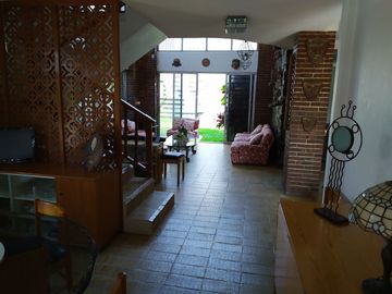 Casa sola de 4 recamaras con alberca  en Burgos Cuernavaca, Temixco, Mor.