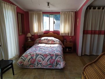 Casa sola de 4 recamaras con alberca  en Burgos Cuernavaca, Temixco, Mor.