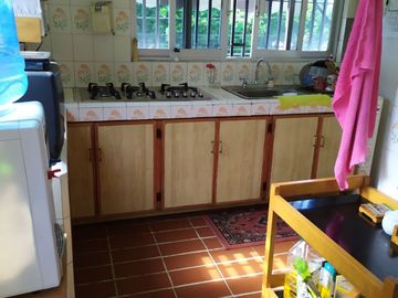 Casa sola de 4 recamaras con alberca  en Burgos Cuernavaca, Temixco, Mor.