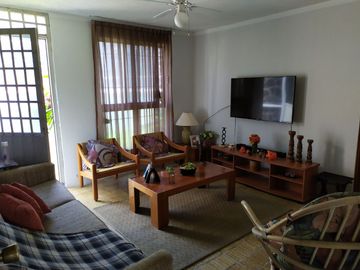 Casa sola de 4 recamaras con alberca  en Burgos Cuernavaca, Temixco, Mor.