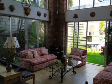 Casa sola de 4 recamaras con alberca  en Burgos Cuernavaca, Temixco, Mor.