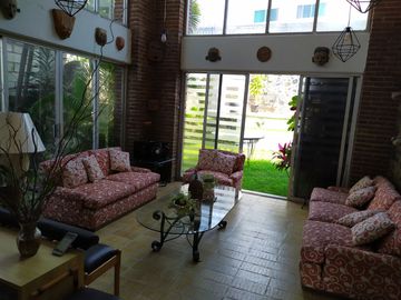 Casa sola de 4 recamaras con alberca  en Burgos Cuernavaca, Temixco, Mor.